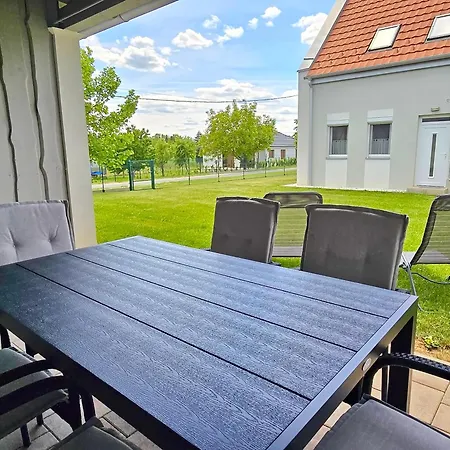 شقة P&g Balaton Poolside - Biro Tours Nr 122 Balatongyörök